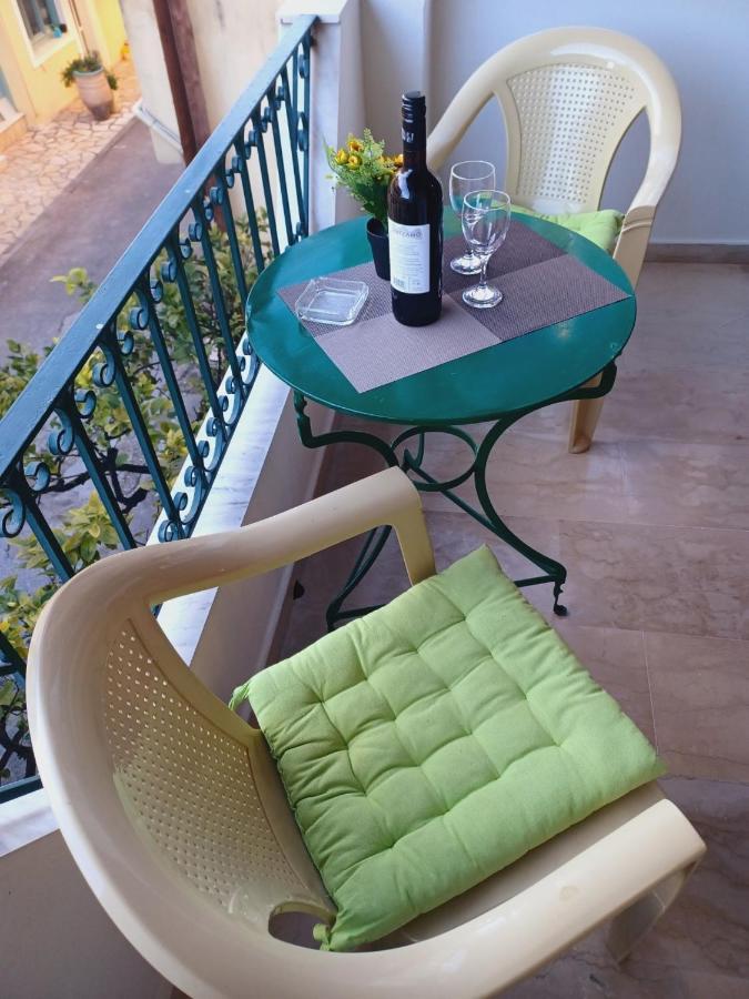 Demy'S Studio Apartment Acharavi  Ngoại thất bức ảnh