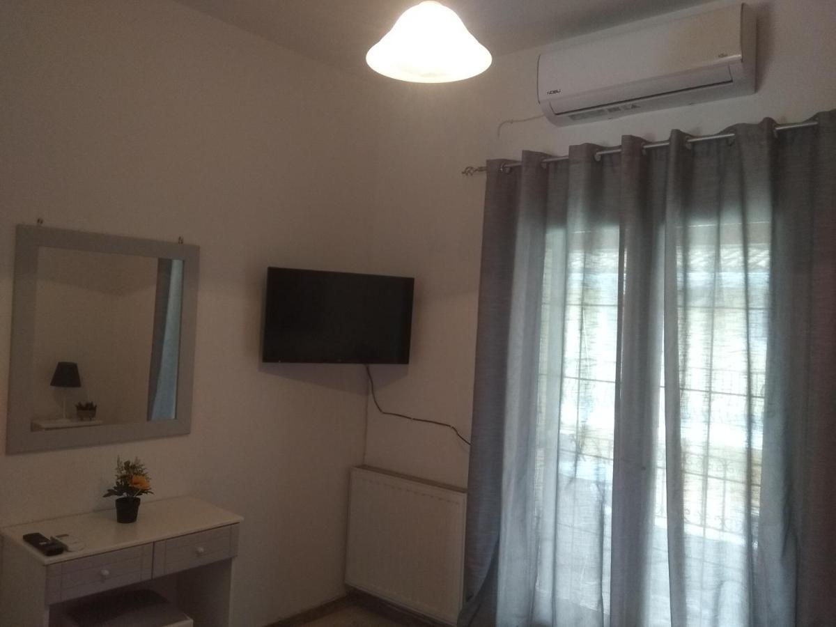 Demy'S Studio Apartment Acharavi  Ngoại thất bức ảnh