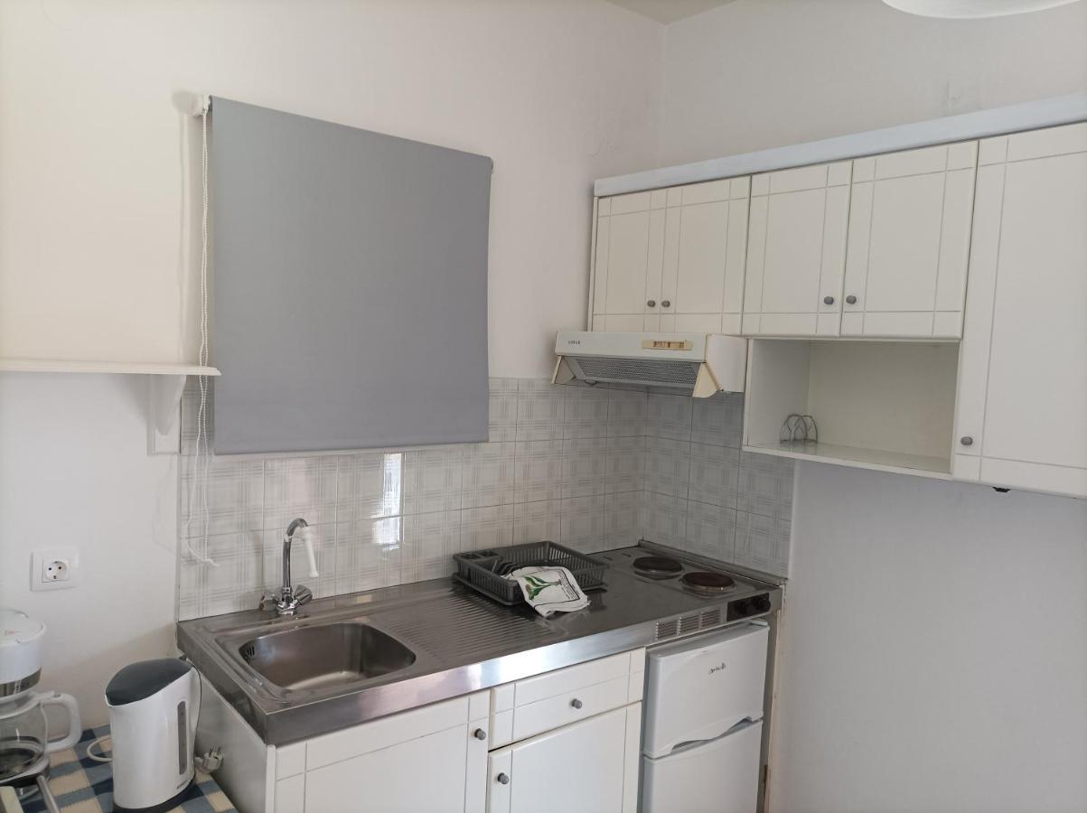 Demy'S Studio Apartment Acharavi  Ngoại thất bức ảnh