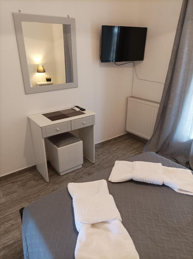 Demy'S Studio Apartment Acharavi  Ngoại thất bức ảnh