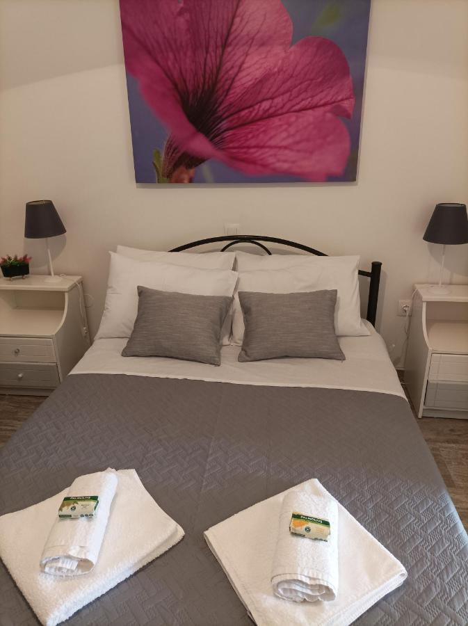 Demy'S Studio Apartment Acharavi  Ngoại thất bức ảnh
