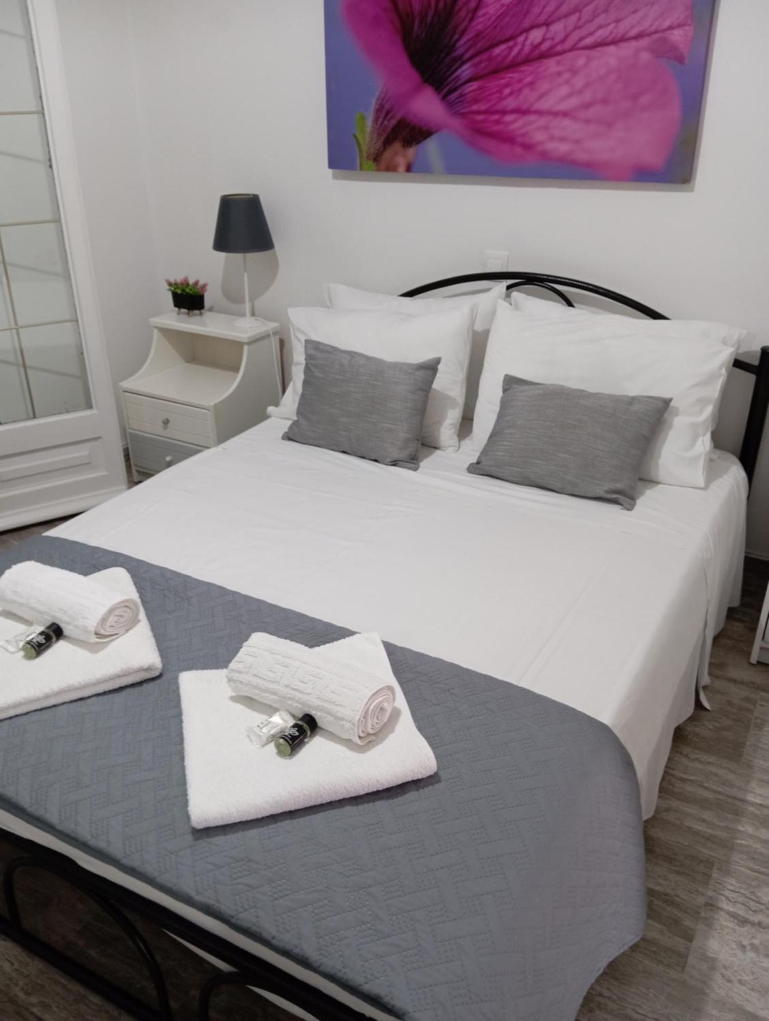 Demy'S Studio Apartment Acharavi  Ngoại thất bức ảnh